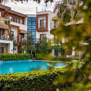Liona & 3* Gundogan (Bodrum)